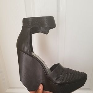 Black wedges